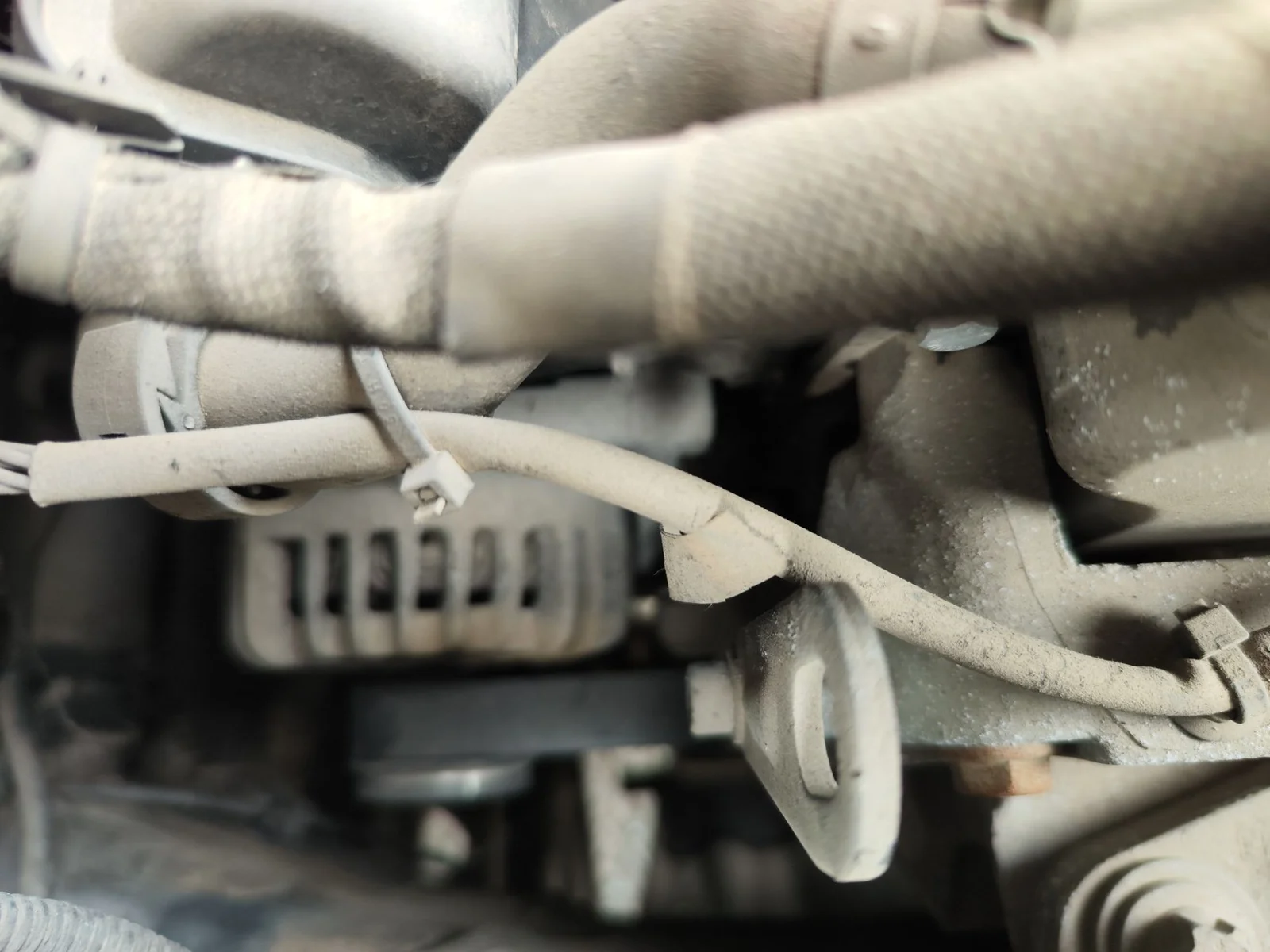 Foto de ALTERNADOR OPEL CORSA D 1.3 16V CDTI (75 CV / 55 KW)