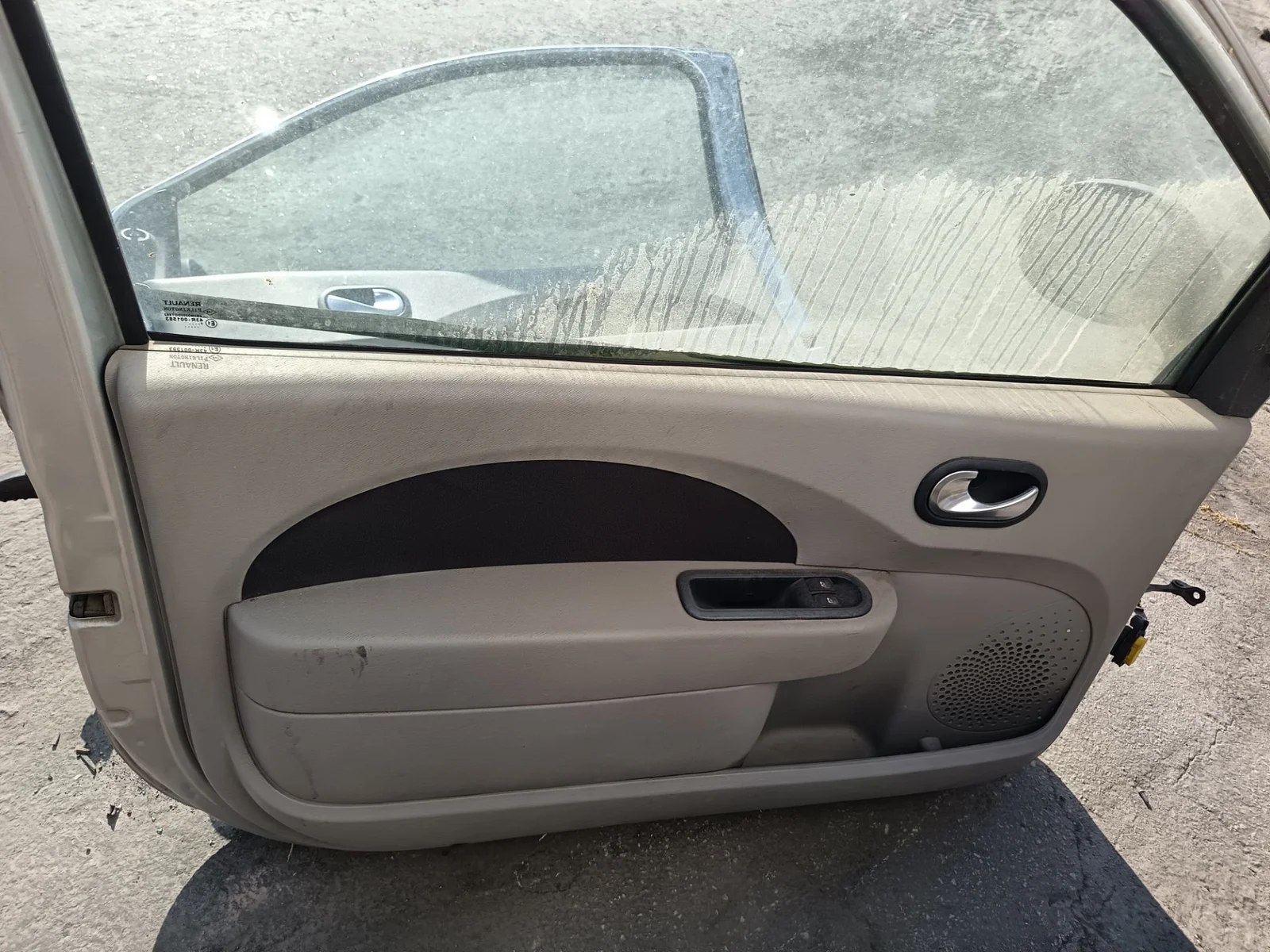 Foto de GUARNECIDO PUERTA DELANTERA IZQUIERDA RENAULT TWINGO II 1.5 dCi Diesel (64 CV / 47 KW)