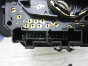 Foto de MANDO MULTIFUNCION ALFA ROMEO 147 (190) 1.6 16V CAT (105 CV / 77 KW) referencia 735365525 foto 8