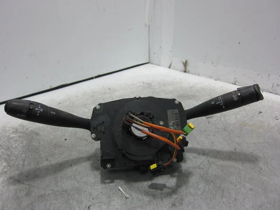 Foto de MANDO MULTIFUNCION CITROEN C3 1.4 (73 CV / 54 KW) referencia 96488227XT