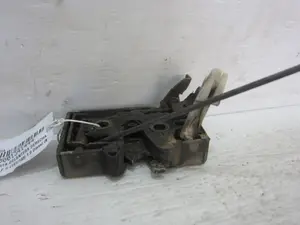 Foto de CERRADURA PUERTA DELANTERA DERECHA VOLKSWAGEN GOLF II (191/193) 1.6 Diesel (CR. JK. JP) (54 CV / 40 KW) referencia 191837016C foto 2