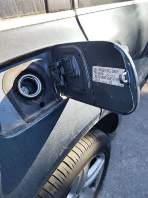 Foto de TAPA EXTERIOR COMBUSTIBLE VOLKSWAGEN TOUAREG (7L6) 4.2 V8 32V FSI (350 CV / 257 KW) foto 2