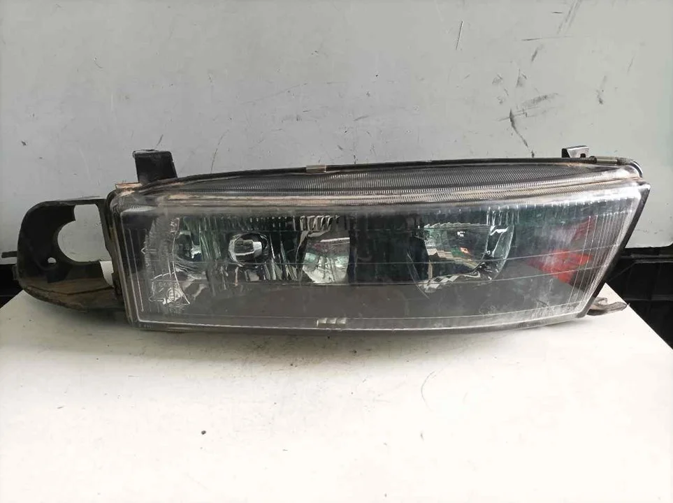 Foto de FARO DERECHO MITSUBISHI GALANT FAMILIAR (EA0) 2.5 V6 24V CAT (163 CV / 120 KW) referencia 08050909