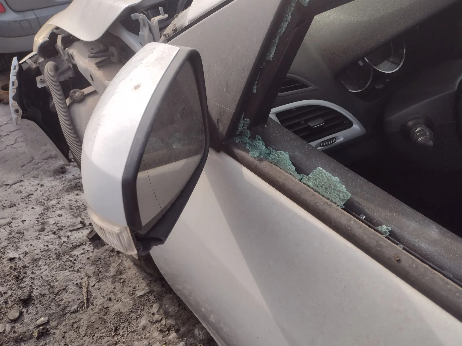 Foto de RETROVISOR IZQUIERDO RENAULT MEGANE III BERLINA 5P 2.0 16V (140 CV / 103 KW)