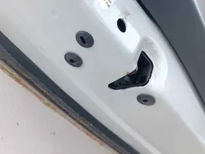 Foto de CERRADURA PUERTA TRASERA IZQUIERDA VOLKSWAGEN GOLF VII (5G1/BE1) 2.0 TDI (184 CV / 135 KW) foto 5