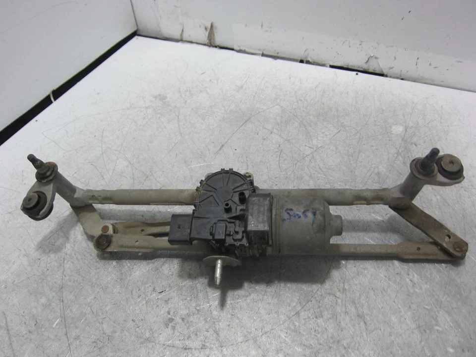 Foto de MOTOR LIMPIA DELANTERO SEAT IBIZA BERLINA (6J5) 1.6 TDI (105 CV / 77 KW) referencia 6R1955119