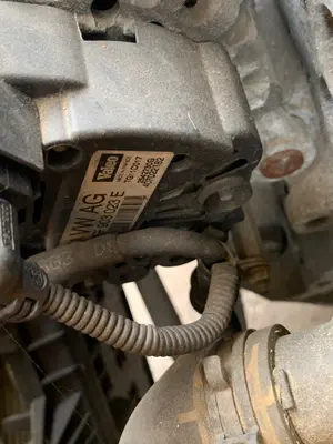 Foto de ALTERNADOR VOLKSWAGEN CADDY (2K)(02.2004) 2.0 SDI (69 CV / 51 KW) referencia 06F903023E foto 2