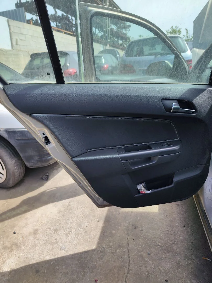 Foto de GUARNECIDO PUERTA TRASERA IZQUIERDA OPEL ASTRA H BERLINA 1.7 16V CDTI (110 CV / 81 KW) referencia 13167258