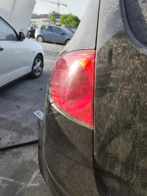 Foto de PILOTO TRASERO IZQUIERDO SEAT ALTEA (5P1) 1.9 TDI (105 CV / 77 KW) referencia 5P0945111B 9B9