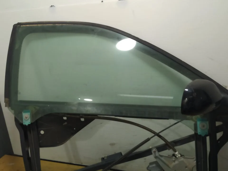 Foto de LUNA DELANTERA DERECHA AUDI A3 (8L) 1.9 TDI (90 CV / 66 KW) referencia 43R00082
