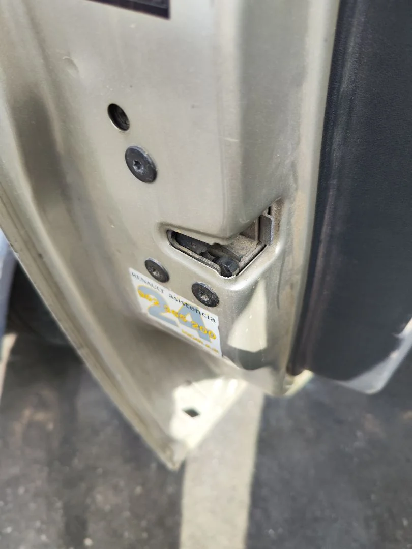 Foto de CERRADURA PUERTA DELANTERA IZQUIERDA RENAULT MEGANE II COUPE/CABRIO 1.5 dCi Diesel (106 CV / 78 KW) referencia 8200493176