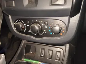 Foto de MANDO CALEFACCION / AIRE ACONDICIONADO DACIA DUSTER I 1.2 16V TCE CAT (125 CV / 92 KW)