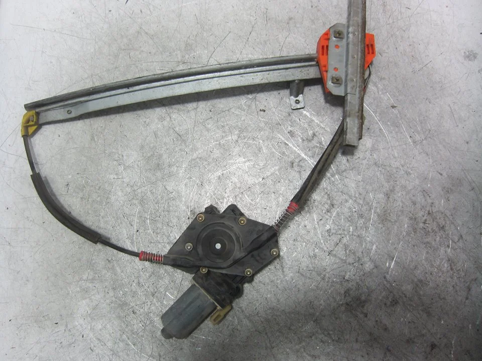 Foto de ELEVALUNAS DELANTERO DERECHO FORD FIESTA BERLINA (DX) 1.3 CAT (60 CV / 44 KW) referencia 0130821683