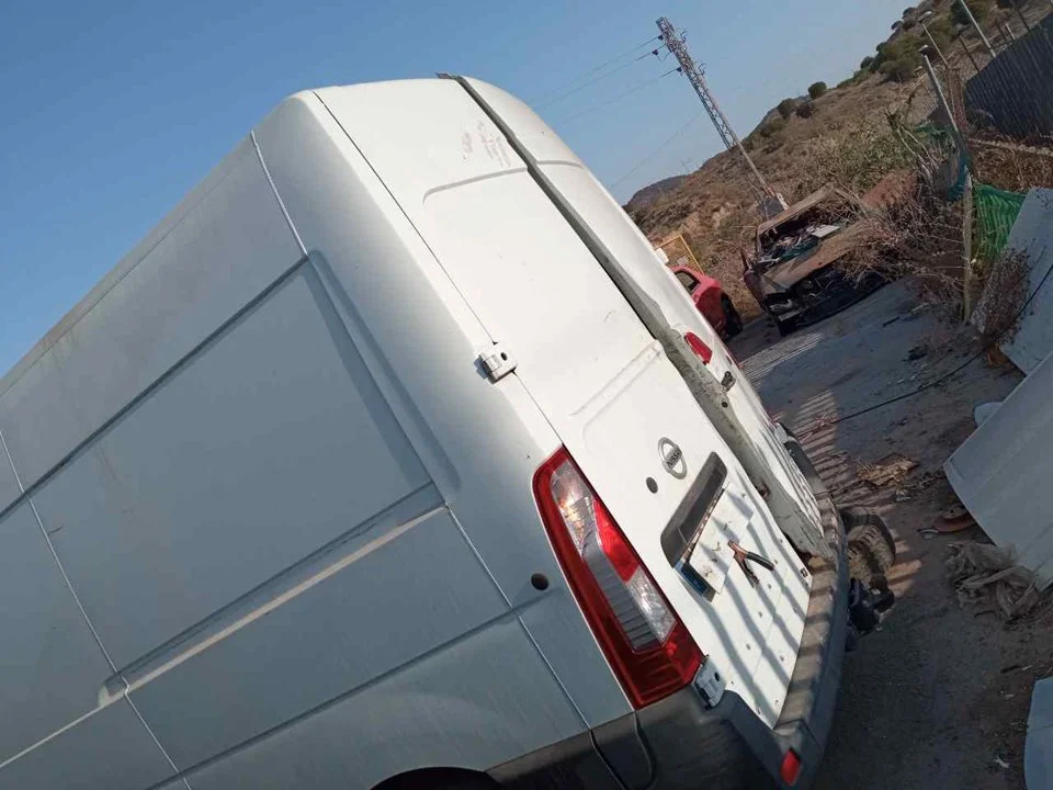 Foto de PORTON TRASERO IZQUIERDO NISSAN NV400 FURGON (X62) 2.3 dCi Diesel CAT (125 CV / 92 KW)