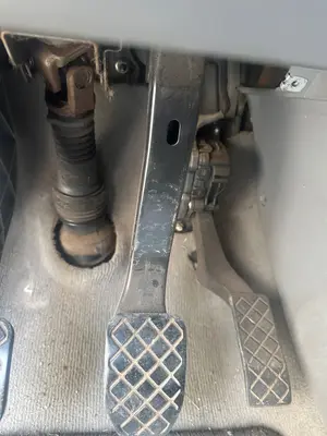 Foto de PEDAL FRENO VOLKSWAGEN T5 TRANSPORTER BUS (7H) 2.5 TDI (131 CV / 96 KW)