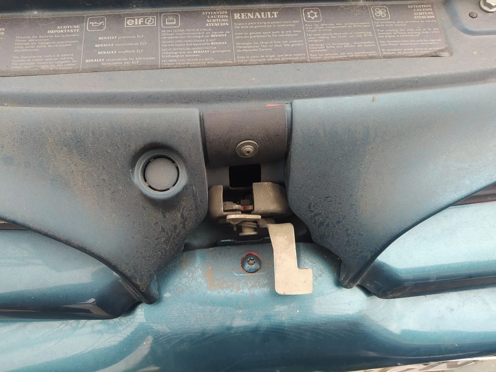 Foto de CERRADURA CAPO RENAULT MEGANE I CLASSIC (LA0) 2.0 CAT (114 CV / 84 KW) referencia 7700425076