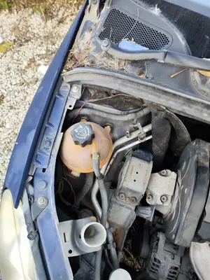 Foto de DEPOSITO EXPANSION PEUGEOT 307 (S1)(04.2001) 1.6 16V CAT (109 CV / 80 KW) foto 2