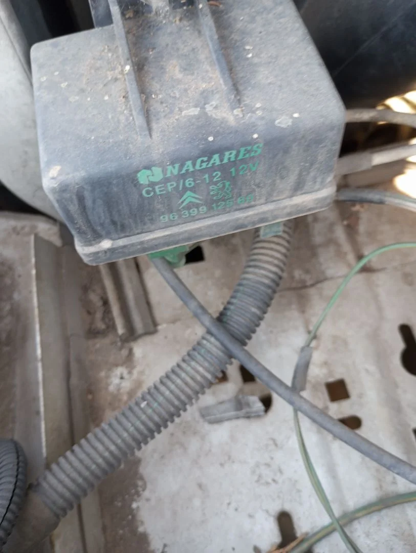 Foto de CAJA PRECALENTAMIENTO CITROEN BERLINGO 1.9 Diesel (69 CV / 51 KW)