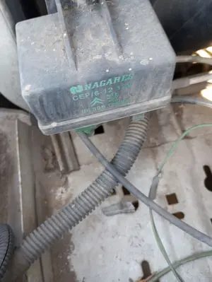 Foto de CAJA PRECALENTAMIENTO CITROEN BERLINGO 1.9 Diesel (69 CV / 51 KW)