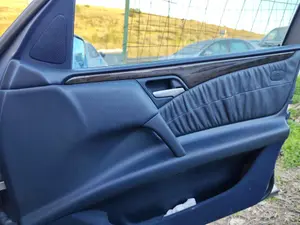 Foto de GUARNECIDO PUERTA DELANTERA DERECHA MERCEDES-BENZ CLASE E (BM 210) BERLINA 3.0 Turbodiesel CAT (177 CV / 130 KW)