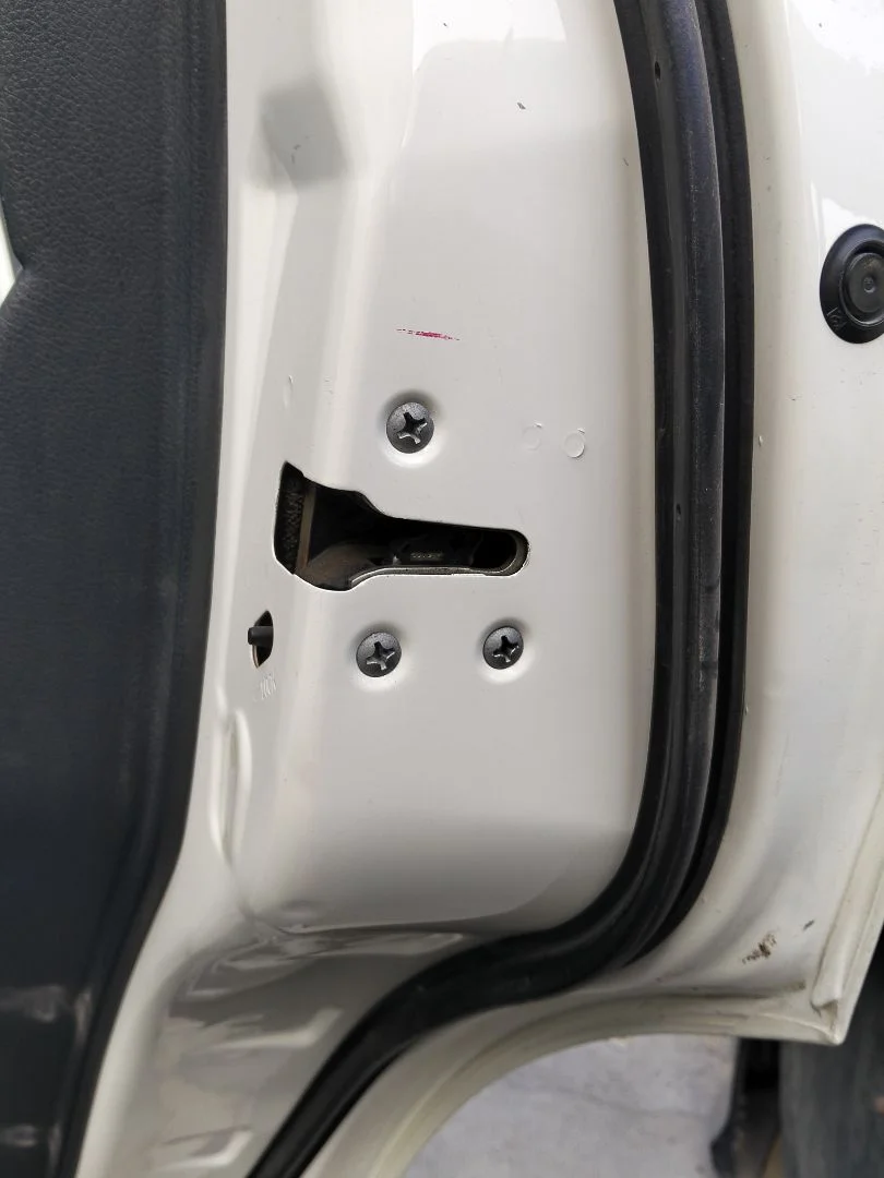 Foto de CERRADURA PUERTA TRASERA DERECHA NISSAN QASHQAI (J11E) 1.2 16V CAT (116 CV / 85 KW)