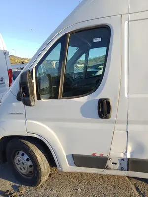 Foto de PUERTA DELANTERA IZQUIERDA FIAT DUCATO 3 MAXI FURGÓN TS 35 (295) 2.3 JTD CAT (131 CV / 96 KW) referencia 0046862842