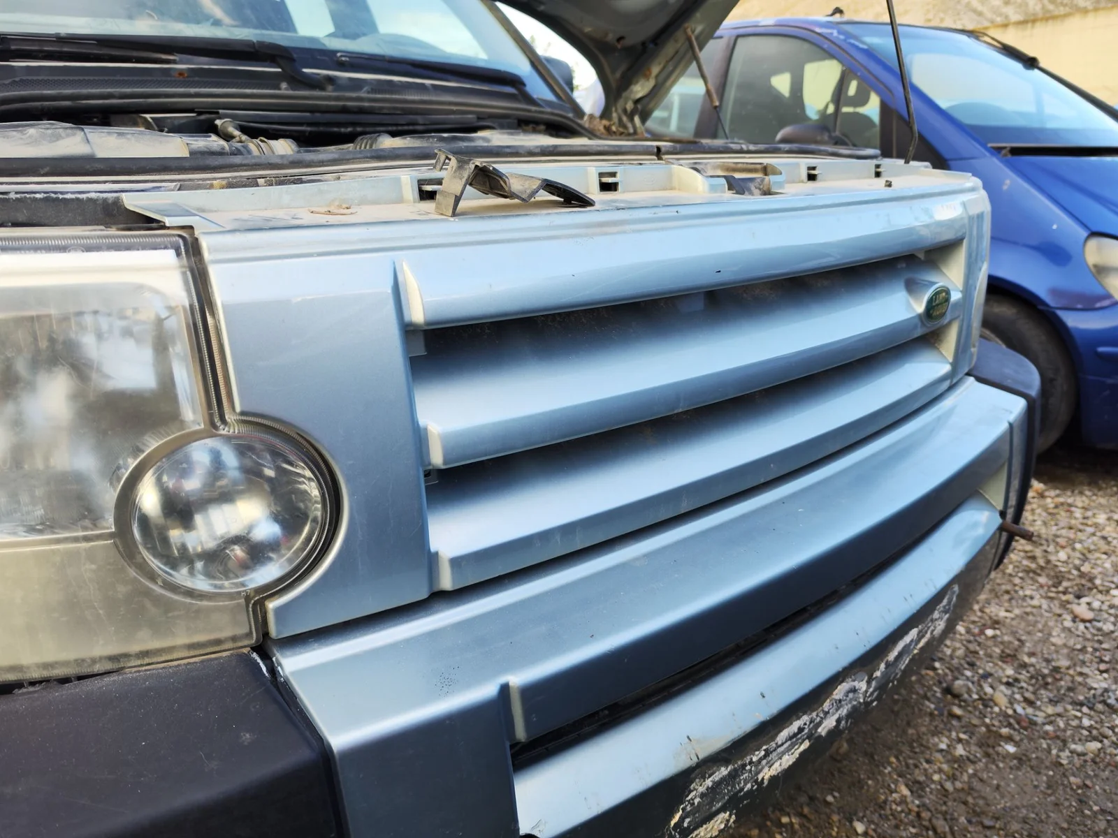 Foto de REJILLA DELANTERA LAND ROVER DISCOVERY 2.7 Td V6 CAT (190 CV / 140 KW)