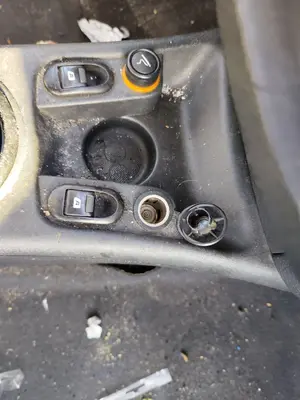 Foto de CENICERO CITROEN C3 1.4  (73 CV / 54 KW)