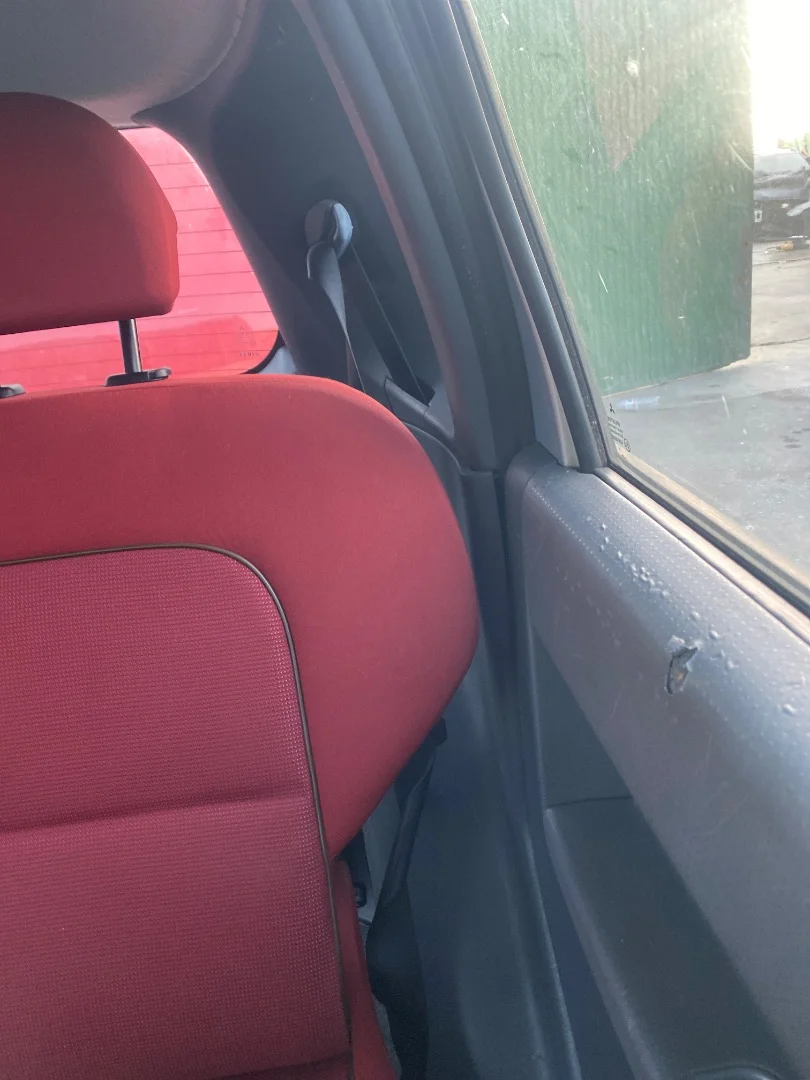Foto de CINTURON SEGURIDAD TRASERO IZQUIERDO MITSUBISHI COLT CZ3 BERL. 5 (Z30A) 1.3 CAT (95 CV / 70 KW)