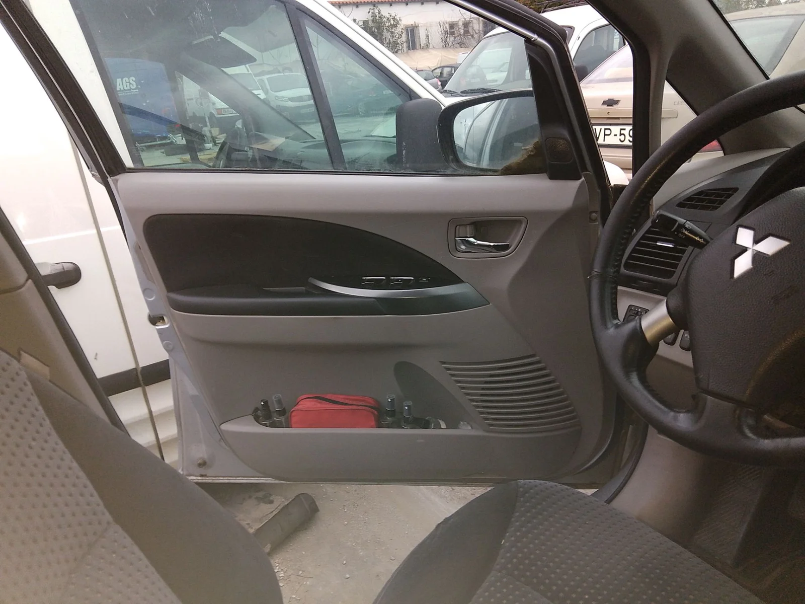 Foto de GUARNECIDO PUERTA DELANTERA IZQUIERDA MITSUBISHI GRANDIS (NA0W) 2.0 DI-D CAT (136 CV / 100 KW)