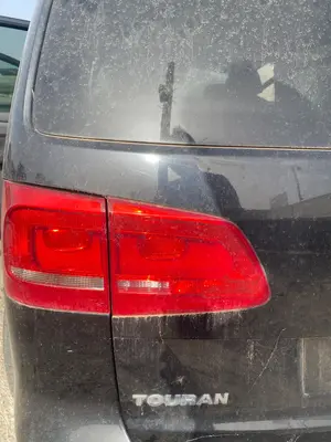 Foto de PILOTO TRASERO IZQUIERDO INTERIOR VOLKSWAGEN TOURAN (1T3) 1.6 TDI DPF (105 CV / 77 KW)