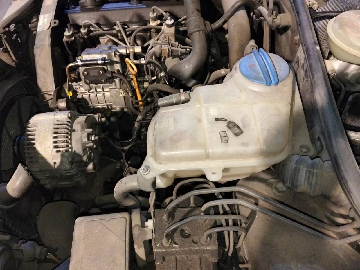Foto de DEPOSITO EXPANSION VOLKSWAGEN PASSAT BERLINA (3B2) 1.9 TDI (110 CV / 81 KW) referencia 8D0121403L