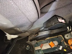 Foto de ENGANCHE CINTURON DELANTERO IZQUIERDO PEUGEOT 406 BERLINA (S1/S2) 2.0 HDi CAT (90 CV / 66 KW)