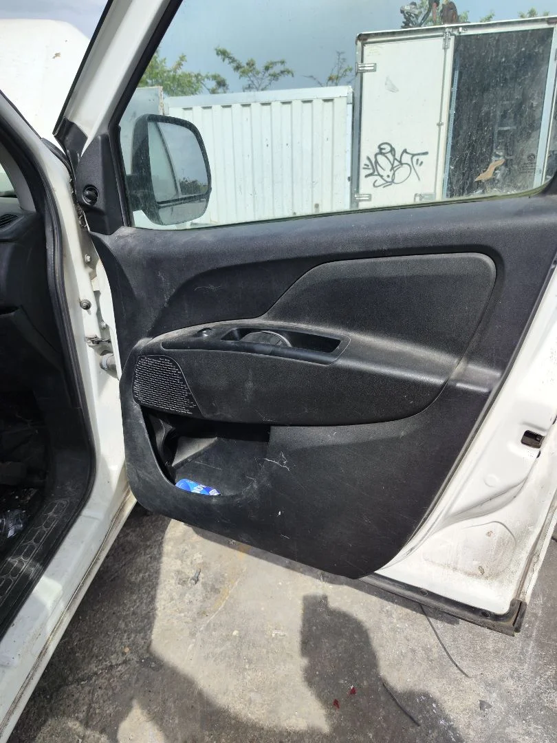 Foto de GUARNECIDO PUERTA DELANTERA DERECHA FIAT II DOBLÒ (263) CARGO 1.6 JTDM 16V CAT (105 CV / 77 KW)