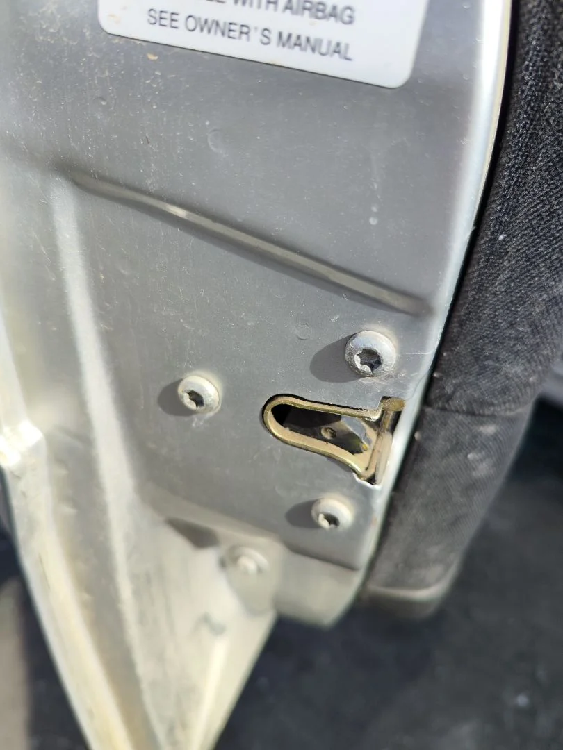 Foto de CERRADURA PUERTA DELANTERA IZQUIERDA OPEL VECTRA B BERLINA 2.0 DTI (101 CV / 74 KW) referencia 24414110