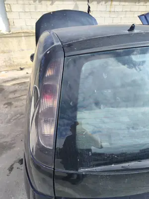 Foto de PILOTO TRASERO IZQUIERDO OPEL CORSA C 1.2 16V CAT (Z 12 XEP / LB4) (80 CV / 59 KW)