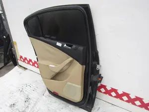 Foto de PUERTA TRASERA IZQUIERDA VOLKSWAGEN PASSAT BERLINA (3C2) 2.0 TDI (140 CV / 103 KW) foto 3