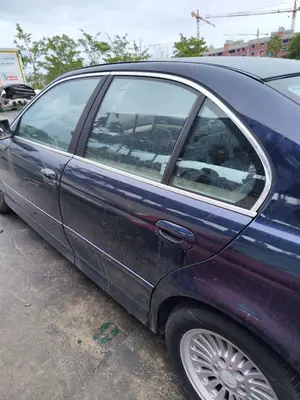Foto de PUERTA TRASERA IZQUIERDA BMW SERIE 5 BERLINA (E39) 3.0 24V Turbodiesel CAT (193 CV / 142 KW)