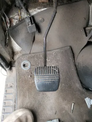 Foto de PEDAL EMBRAGUE NISSAN CABSTAR E 3.0 Diesel (120 CV / 88 KW)