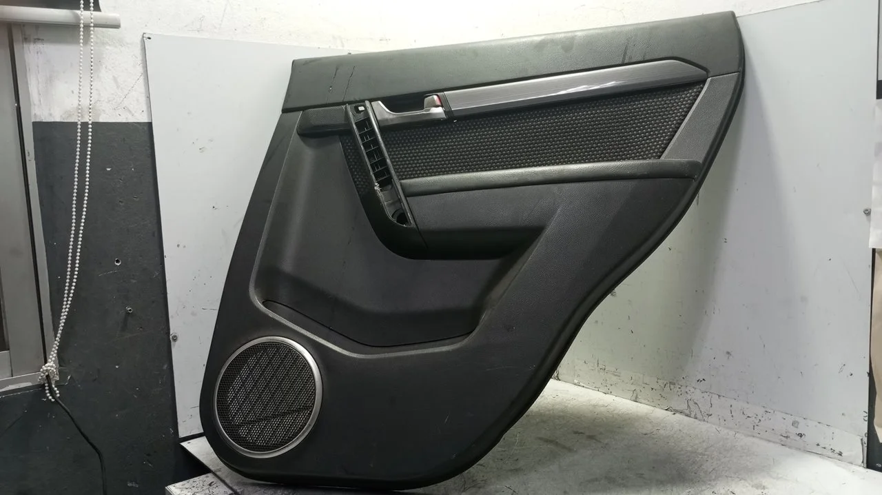 Foto de GUARNECIDO PUERTA TRASERA DERECHA CHEVROLET CAPTIVA 2.0 Diesel CAT (150 CV / 110 KW) referencia P96662516