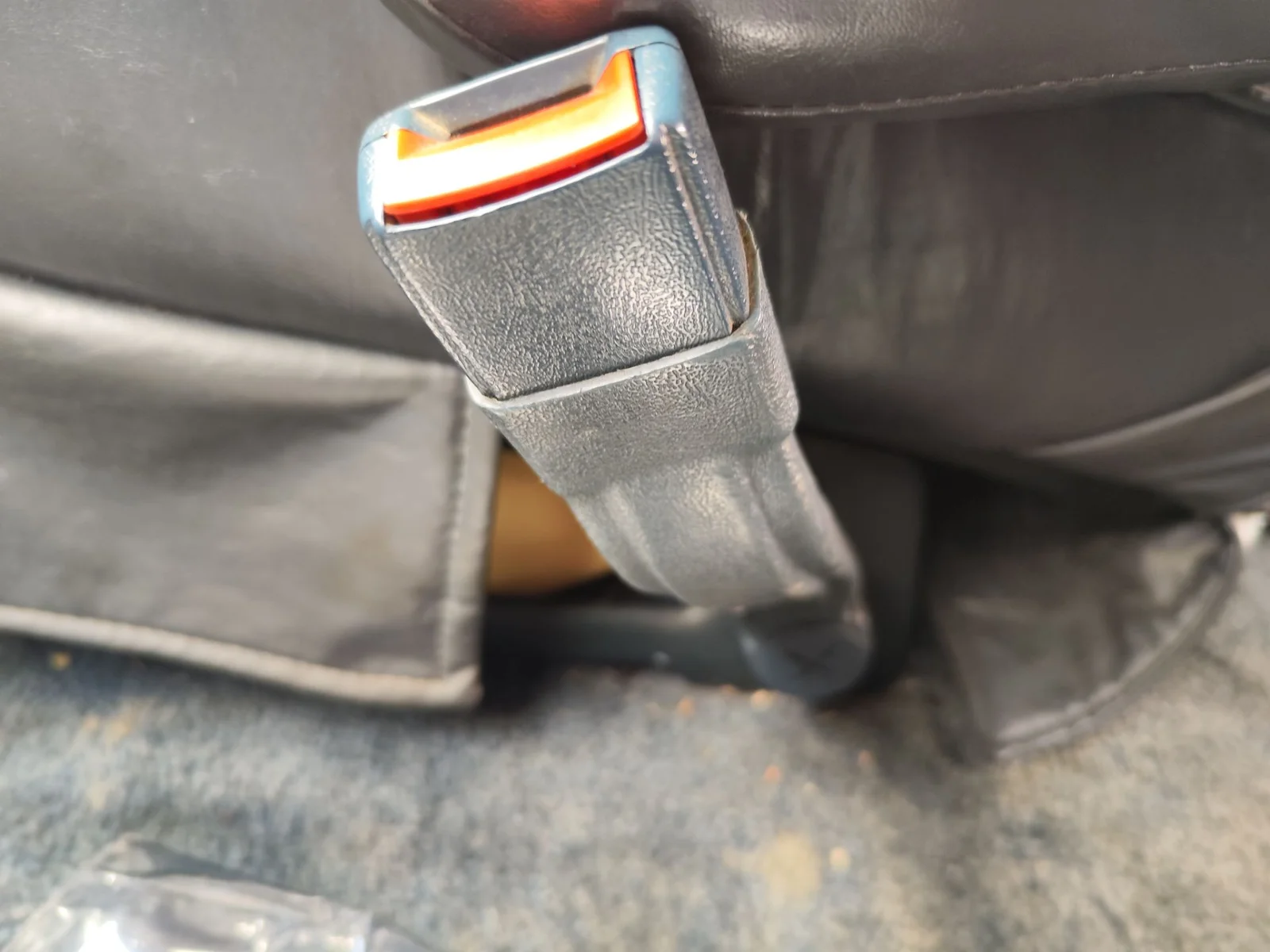 Foto de ENGANCHE CINTURON DELANTERO DERECHO CHEVROLET ASTRO VAN 4.3 V6 CAT (189 CV / 139 KW)