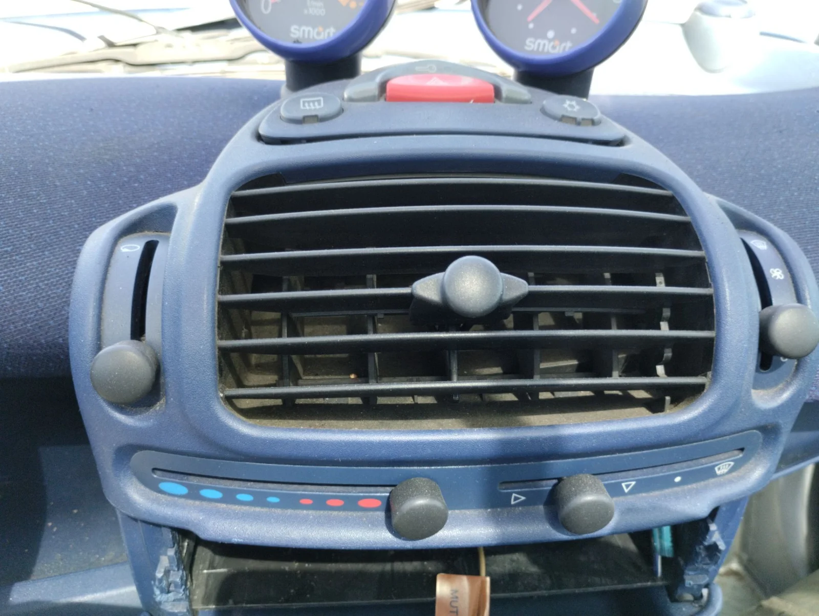 Foto de AIREADOR CENTRAL SMART CITY-COUPE 0.6 Turbo CAT (54 CV / 40 KW)