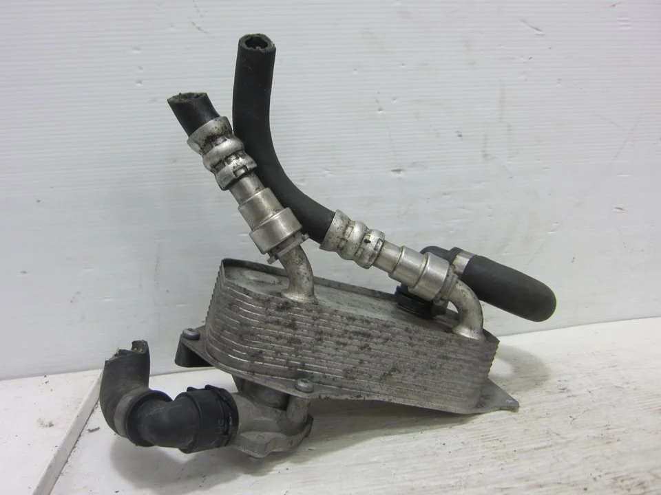 Foto de ENFRIADOR ACEITE MOTOR BMW SERIE 3 BERLINA (E90) 2.0 16V CAT (150 CV / 110 KW) referencia 752106405