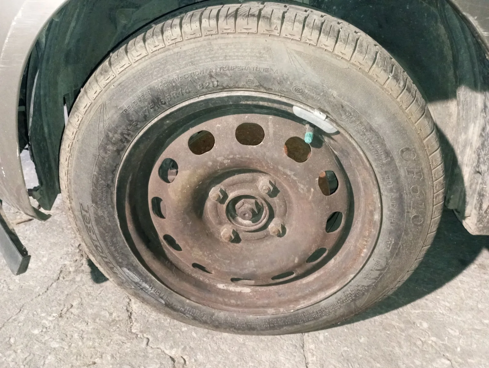 Foto de RUEDA DE REPUESTO FORD FIESTA (CBK) 1.4 TDCi CAT (68 CV / 50 KW) referencia 1749456