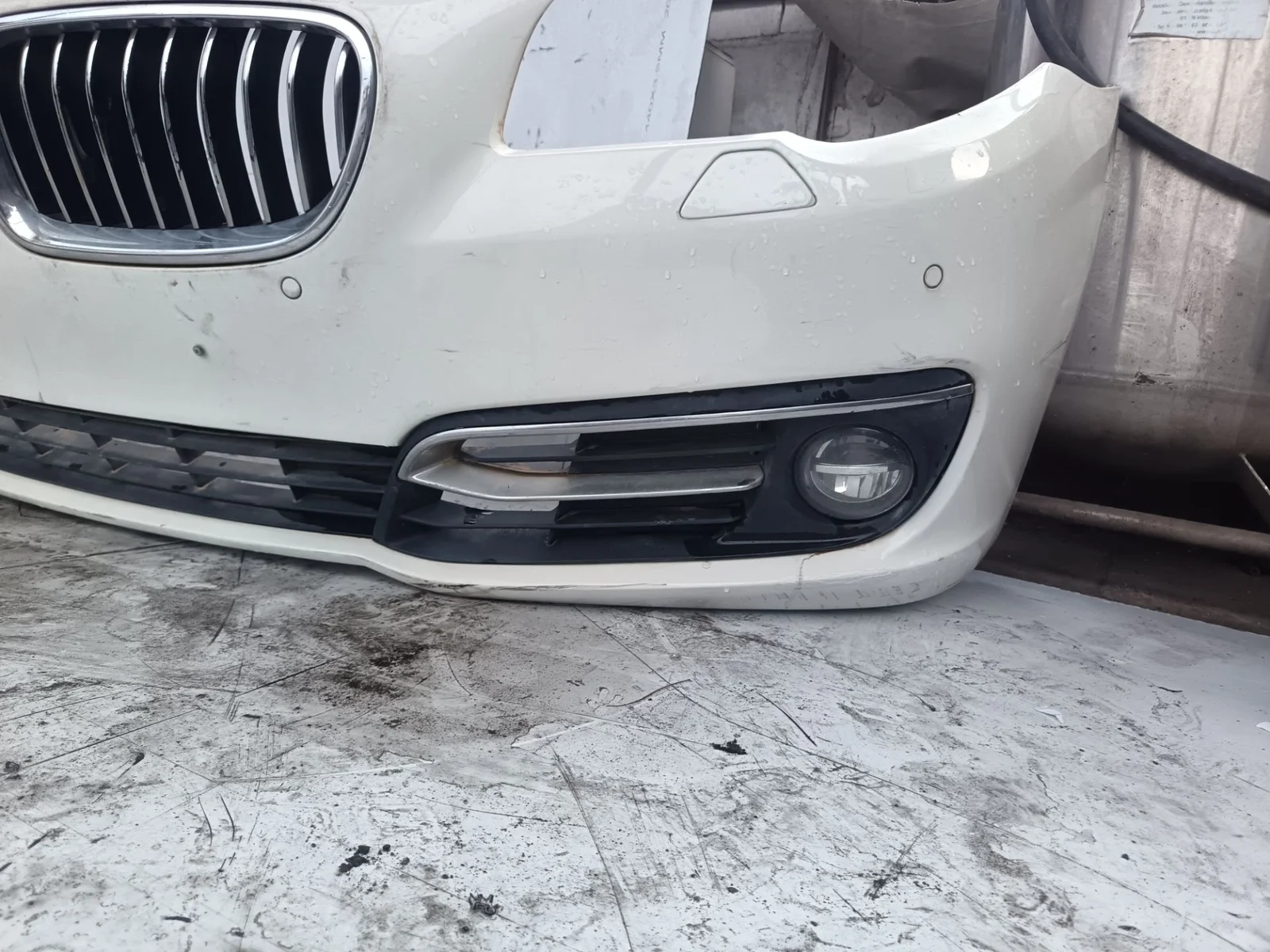 Foto de FARO ANTINIEBLA IZQUIERDO BMW SERIE 5 TOURING (F11) 2.0 Turbodiesel (184 CV / 135 KW)