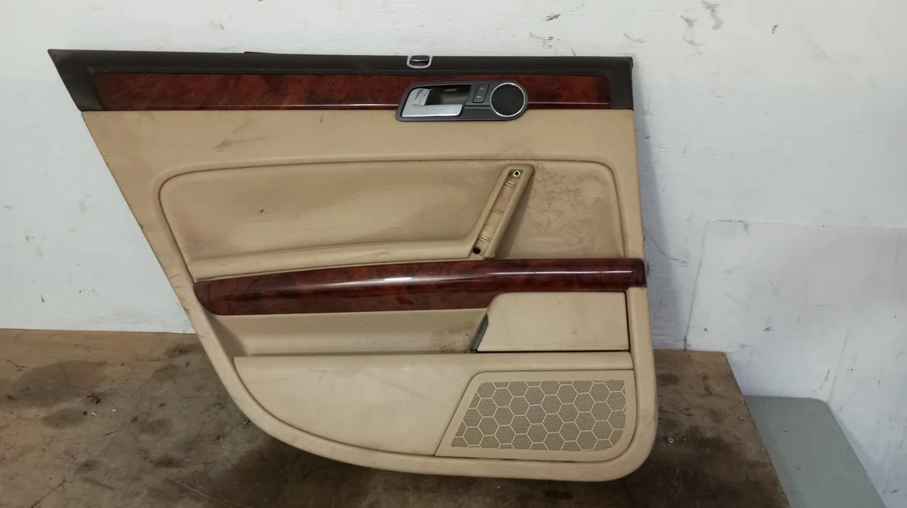 Foto de GUARNECIDO PUERTA TRASERA IZQUIERDA VOLKSWAGEN PHAETON (3D2/3D8) 6.0 W12 48V CAT (BAN) (420 CV / 309 KW) referencia 3D4867211AH