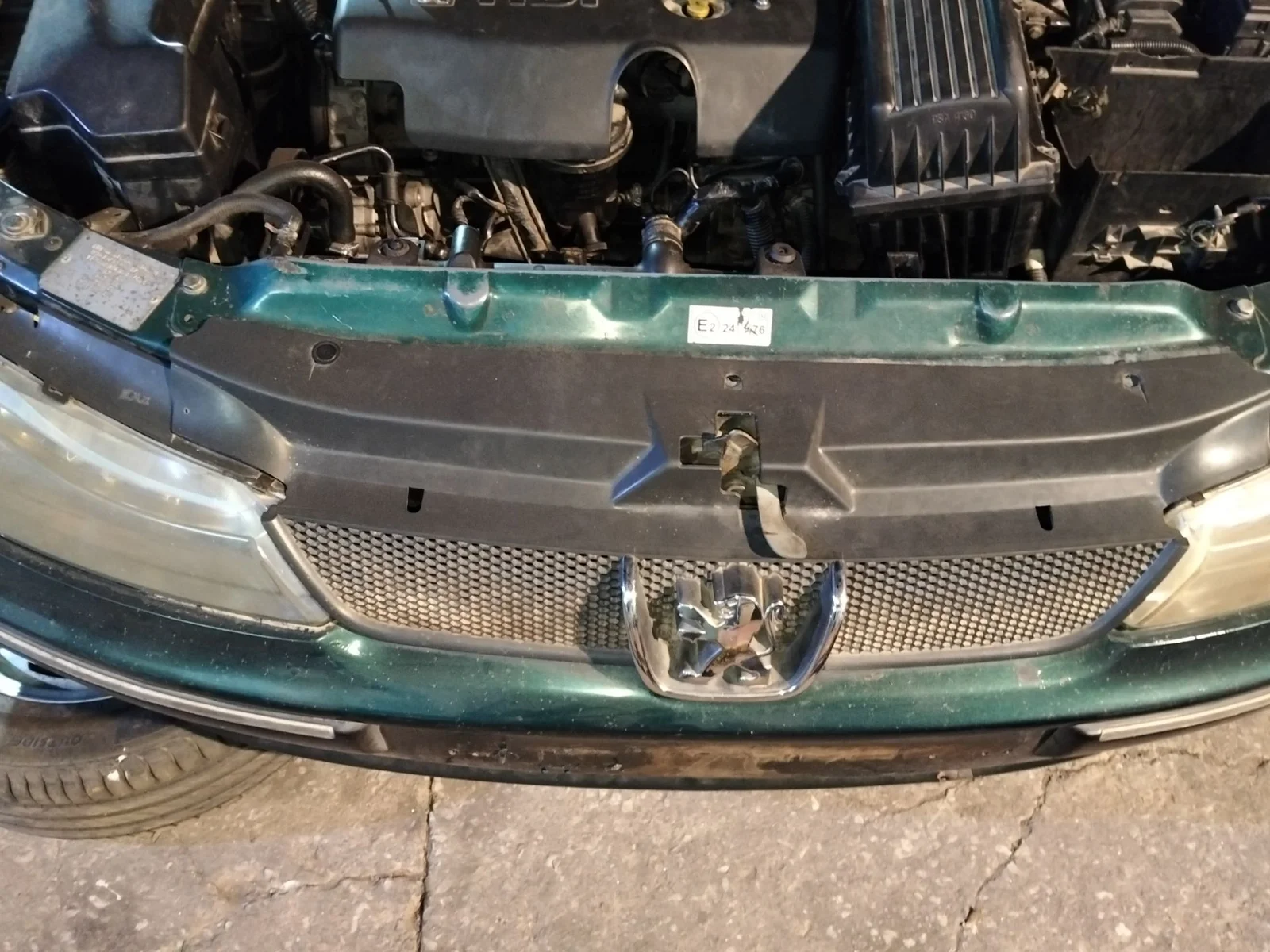 Foto de REJILLA DELANTERA PEUGEOT 406 BERLINA (S1/S2) 2.0 HDi CAT (90 CV / 66 KW)