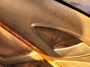Foto de MANETA INTERIOR TRASERA IZQUIERDA CITROEN C5 BERLINA 2.0 HDi (109 CV / 80 KW) referencia 9143E0 foto 2