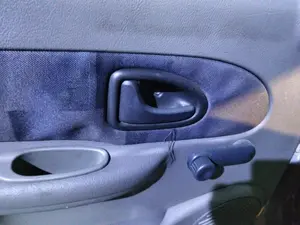 Foto de MANETA INTERIOR TRASERA IZQUIERDA RENAULT CLIO II FASE I (B/CB0) 1.4 16V (98 CV / 72 KW)