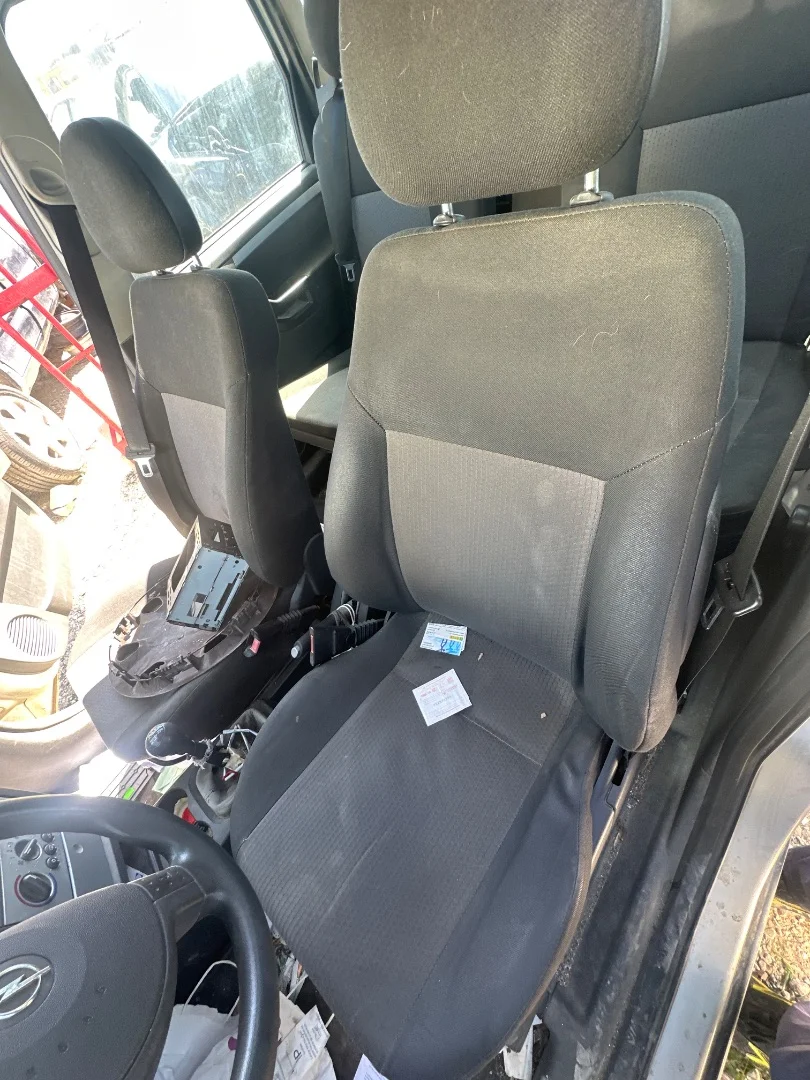 Foto de ASIENTO DELANTERO IZQUIERDO OPEL MERIVA 1.6 16V (101 CV / 74 KW)